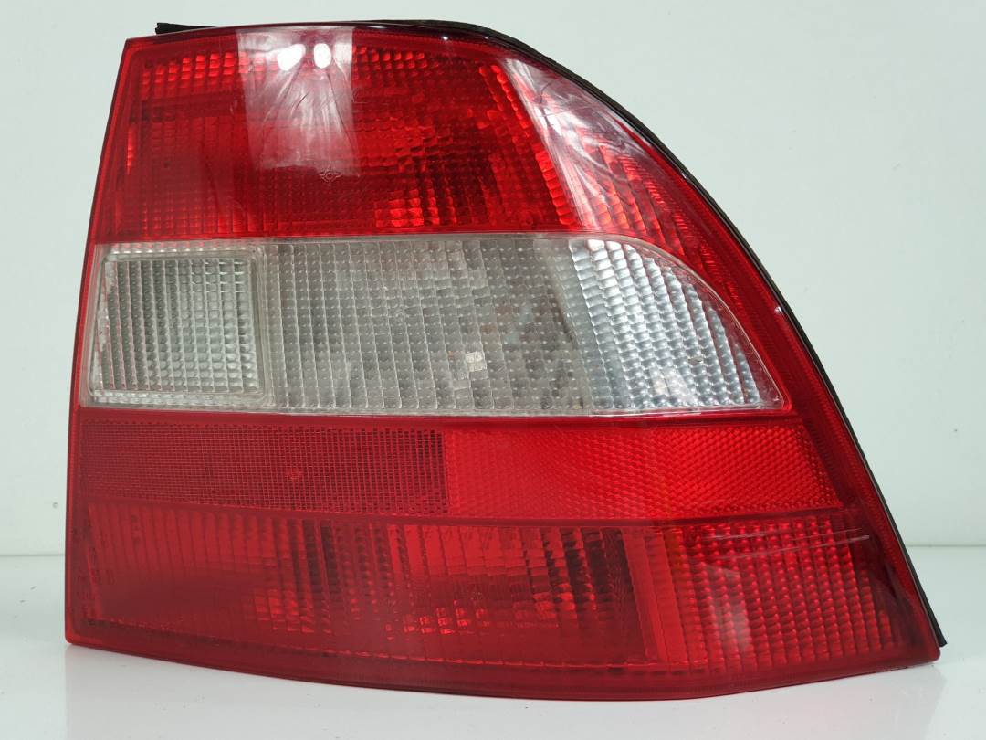 PILOTO TRASERO DERECHO - 90568049 - OPEL - VECTRA B BERLINA