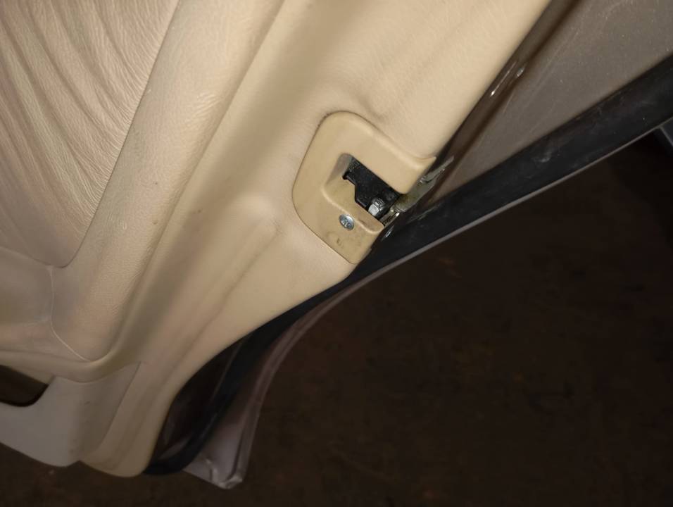 CERRADURA PUERTA TRASERA DERECHA