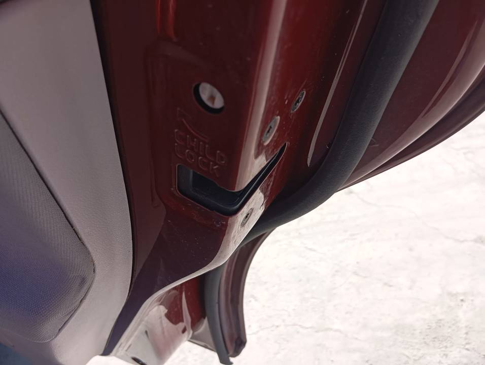 CERRADURA PUERTA TRASERA DERECHA