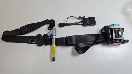 CINTURON SEGURIDAD DELANTERO IZQUIERDO 3063559 OPEL INSIGNIA BERLINA Autodesguaces Alicante
