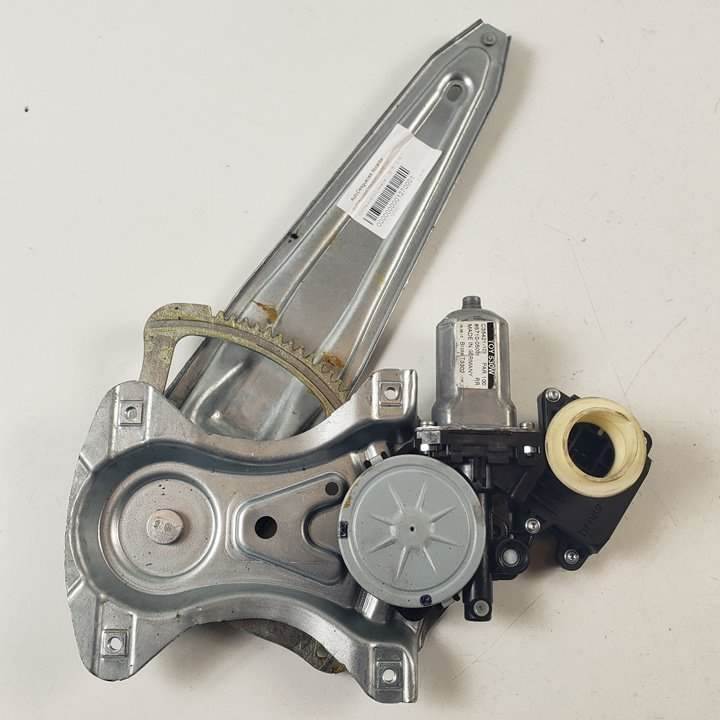 Lève-vitre arrière droit - 8570202020 - TOYOTA - AVENSIS