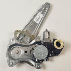 ELEVALUNAS TRASERO DERECHO 8570202020 TOYOTA AVENSIS Autodesguaces Alicante