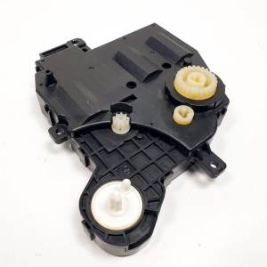 MOTOR APERTURA TRAMPILLAS CLIMATIZADOR 0638009004 TOYOTA COROLLA (E21) Autodesguaces Alicante
