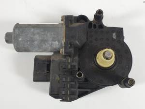 MOTOR ELEVALUNAS TRASERO IZQUIERDO 0130821784 AUDI A6 AVANT (4B5) Autodesguaces Alicante