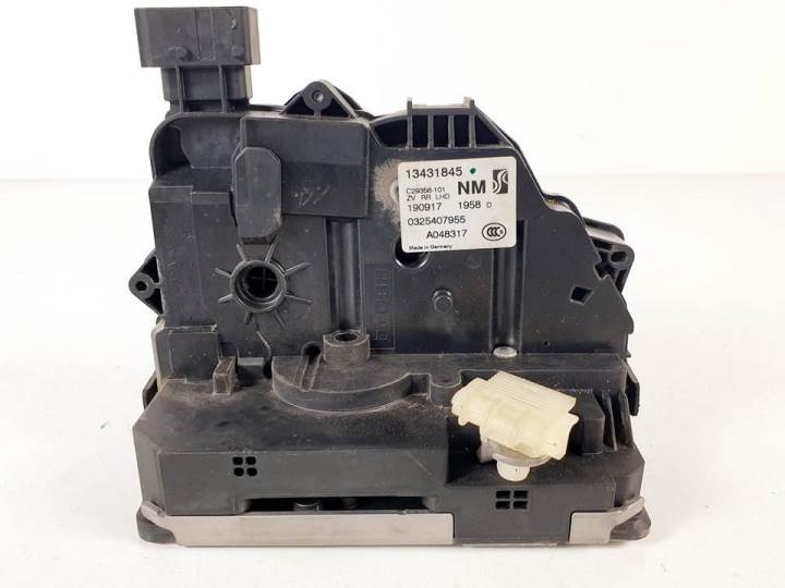 CERRADURA PUERTA TRASERA DERECHA 13431845 OPEL CORSA E Autodesguaces Alicante
