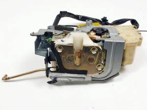 CERRADURA PUERTA DELANTERA IZQUIERDA TOYOTA YARIS VERSO (NCP2/NLP2) Autodesguaces Alicante