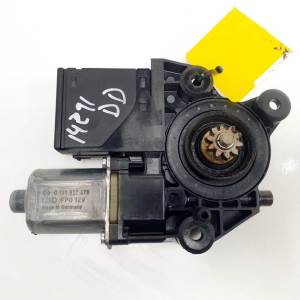 MOTOR ELEVALUNAS DELANTERO DERECHO 807303972R RENAULT MEGANE III COUPE Autodesguaces Alicante