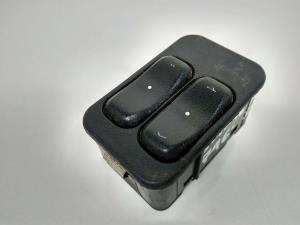 MANDO ELEVALUNAS DELANTERO IZQUIERDO 13363201 OPEL ZAFIRA A Autodesguaces Alicante