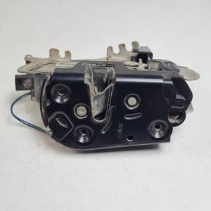 CERRADURA PUERTA DELANTERA DERECHA A6397201735 MERCEDES VITO (W639) COMBI 06.2003 -> Autodesguaces Alicante