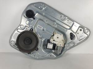 ELEVALUNAS TRASERO DERECHO 30710070 VOLVO V50 FAMILIAR Autodesguaces Alicante