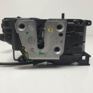 CERRADURA PUERTA TRASERA IZQUIERDA 825030004R RENAULT SCENIC III (JZ) Autodesguaces Alicante
