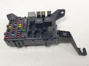 CAJA RELES / FUSIBLES 4S7T14A073AA FORD MONDEO BERLINA (GE) Autodesguaces Alicante