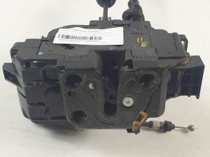 CERRADURA PUERTA DELANTERA DERECHA 813202B030 HYUNDAI SANTA FE (BM) Autodesguaces Alicante