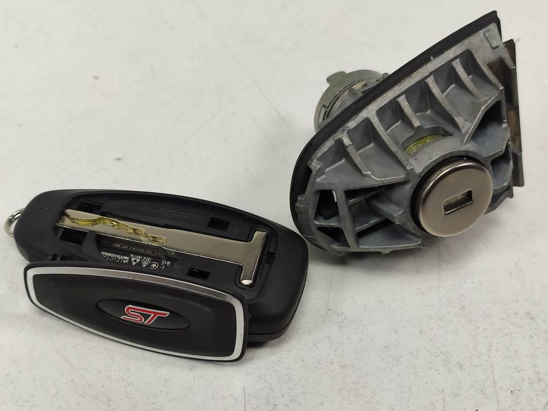 Front left door lock barrel - FORD - PUMA