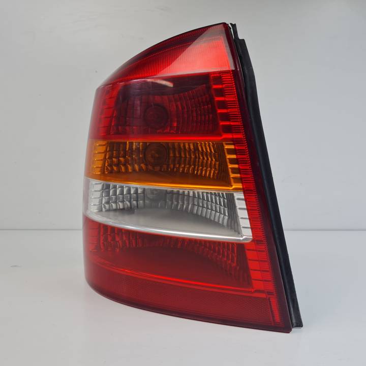 PILOTO TRASERO IZQUIERDO 13110929 OPEL ASTRA G BERLINA Autodesguaces Alicante