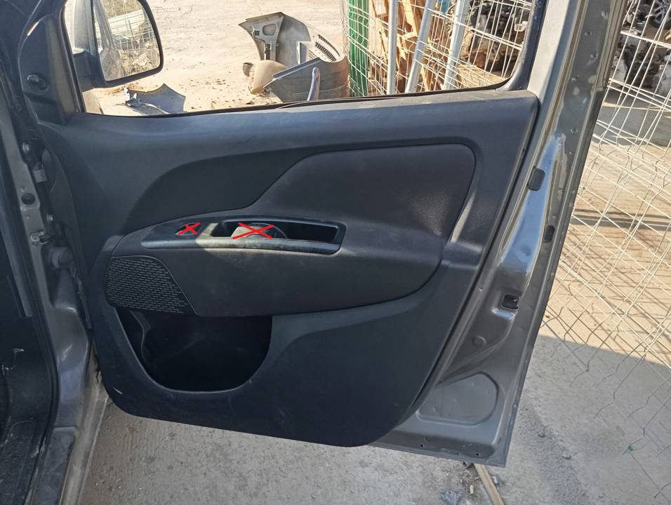 GUARNECIDO PUERTA DELANTERA IZQUIERDA