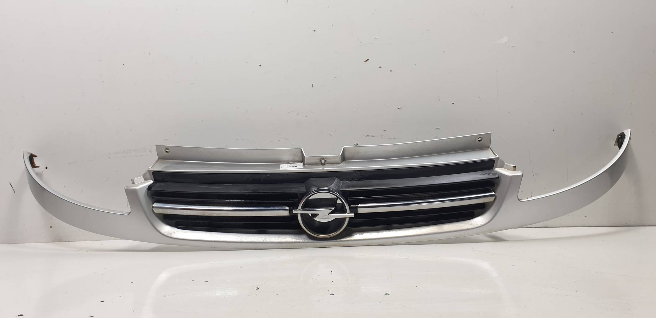 REJILLA DELANTERA - OPEL - VIVARO