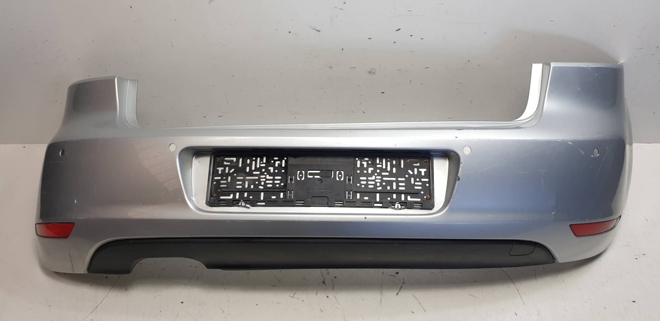 PARAGOLPES TRASERO - VOLKSWAGEN - GOLF VI (5K1)