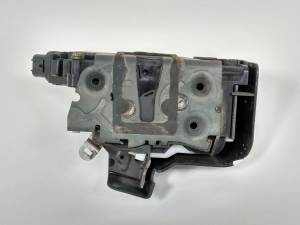 CERRADURA PUERTA DELANTERA DERECHA 3M5AR21812AK FORD FOCUS C-MAX (CAP) Autodesguaces Alicante
