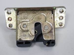 CERRADURA MALETERO / PORTON 90563999 OPEL ZAFIRA A Autodesguaces Alicante