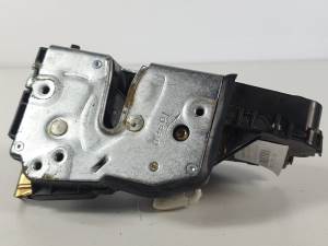 CERRADURA PUERTA TRASERA DERECHA BMW SERIE 3 BERLINA (E46) Autodesguaces Alicante