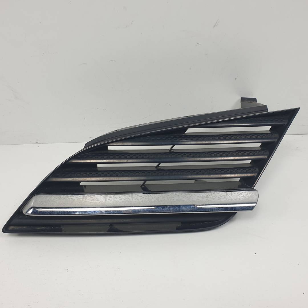 REJILLA PARAGOLPES IZQUIERDA - 62330AU300 - NISSAN - PRIMERA BERLINA (P12)