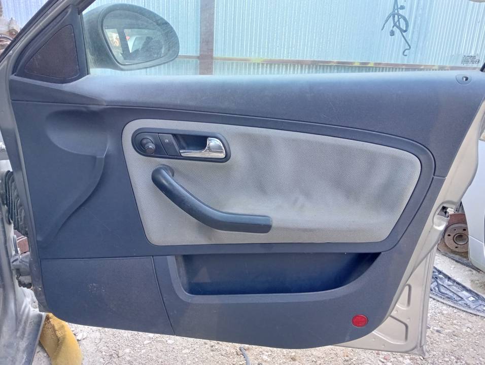 GUARNECIDO PUERTA DELANTERA DERECHA