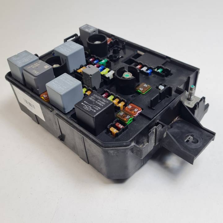 CAJA RELES / FUSIBLES 42588098 OPEL MOKKA X Autodesguaces Alicante
