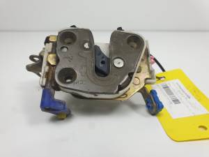 CERRADURA PUERTA DELANTERA DERECHA 662355 NISSAN VANETTE CARGO Autodesguaces Alicante