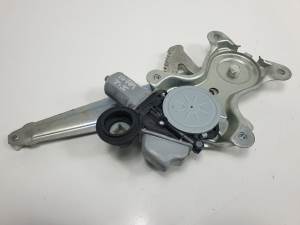 ELEVALUNAS TRASERO IZQUIERDO 8571053100 LEXUS IS Autodesguaces Alicante