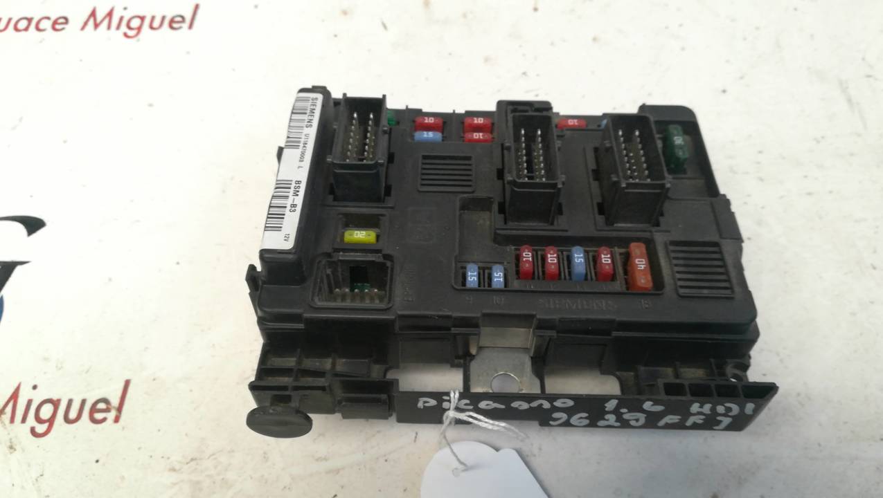 CAJA RELES / FUSIBLES