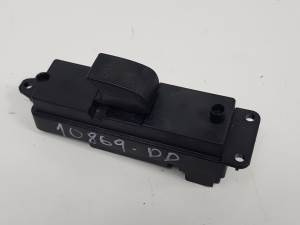 MANDO ELEVALUNAS DELANTERO DERECHO 03123100 MAZDA 3 BERLINA (BK) Autodesguaces Alicante