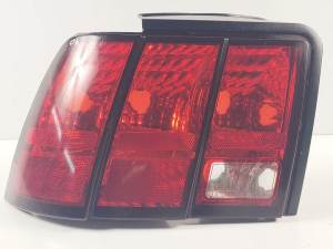 PILOTO TRASERO IZQUIERDO XR3313B505 FORD MUSTANG (SN95) Autodesguaces Alicante