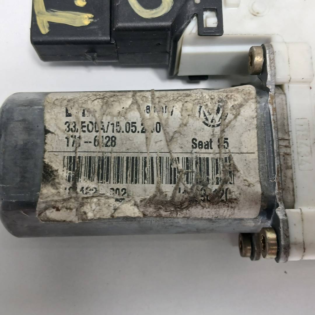 Foto 3 de Motor Elevalunas Trasero Derecho Volkswagen Golf IV Berlina (1j1) (1997–2003)