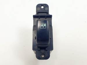 MANDO ELEVALUNAS DELANTERO DERECHO 935753C010 KIA MAGENTIS Autodesguaces Alicante