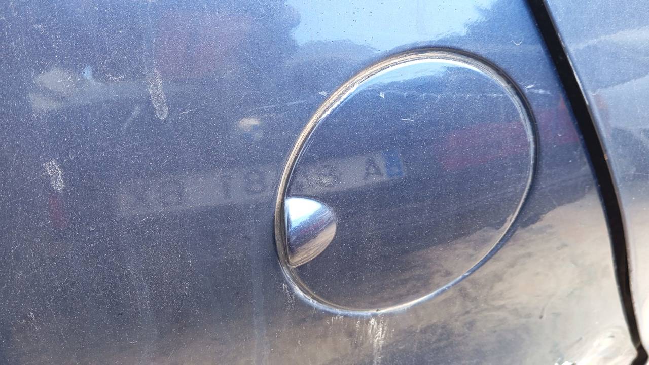 TAPA EXTERIOR COMBUSTIBLE