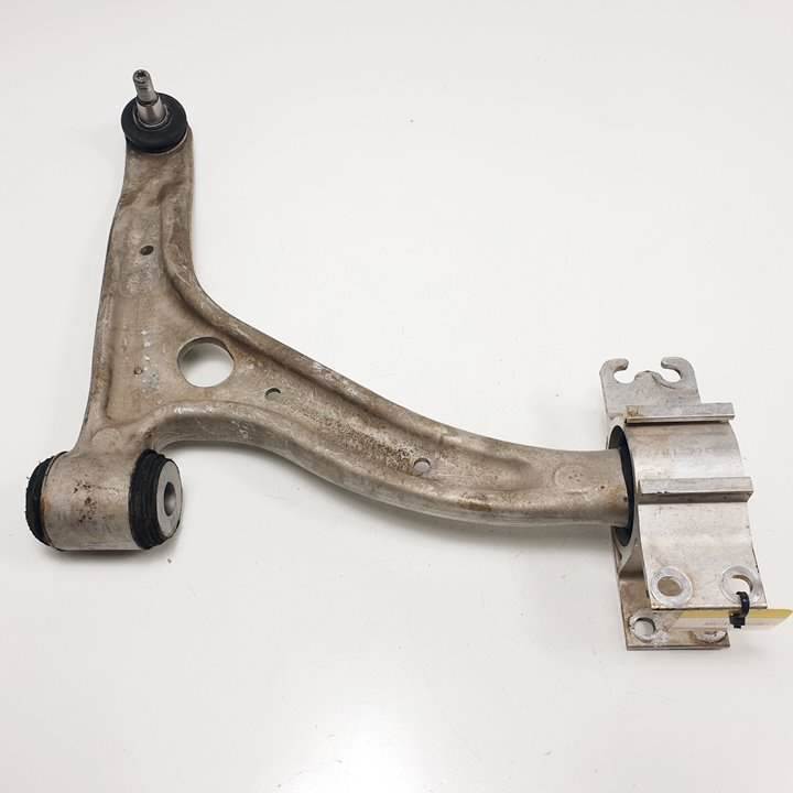 BRAZO SUSPENSION INFERIOR DELANTERO DERECHO - A2463330400 - INFINITI - Q30