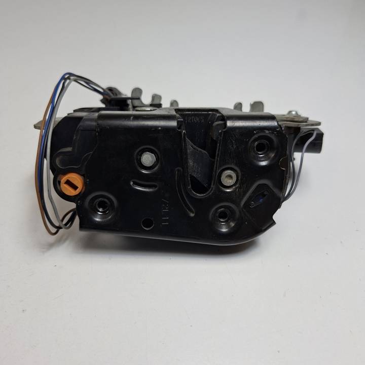 CERRADURA PUERTA LATERAL IZQUIERDA A6397300835 MERCEDES VIANO (W639) Autodesguaces Alicante