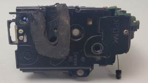 CERRADURA PUERTA DELANTERA DERECHA 3B1837016B VOLKSWAGEN POLO (9N3) Autodesguaces Alicante