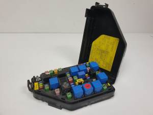 CAJA RELES / FUSIBLES 8297034020 SSANGYONG KORANDO Autodesguaces Alicante