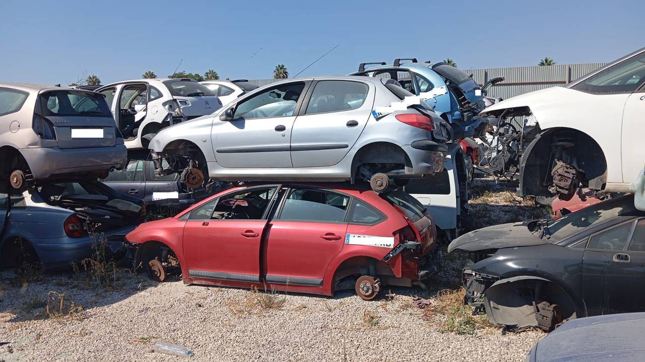 Imagen del vehículo CITROEN C4 BERLINA