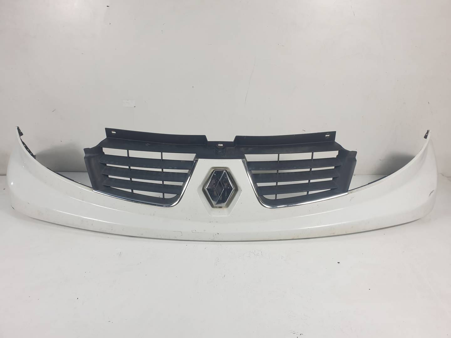 REJILLA DELANTERA - RENAULT - TRAFIC CAJA CERRADA (AB 4.01)
