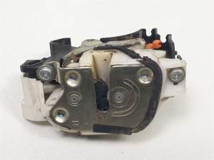 CERRADURA PUERTA DELANTERA DERECHA MITSUBISHI PAJERO SPORT (KH_, KG_) Autodesguaces Alicante