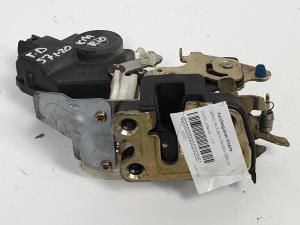 CERRADURA PUERTA TRASERA DERECHA KIA RIO (DC) Autodesguaces Alicante
