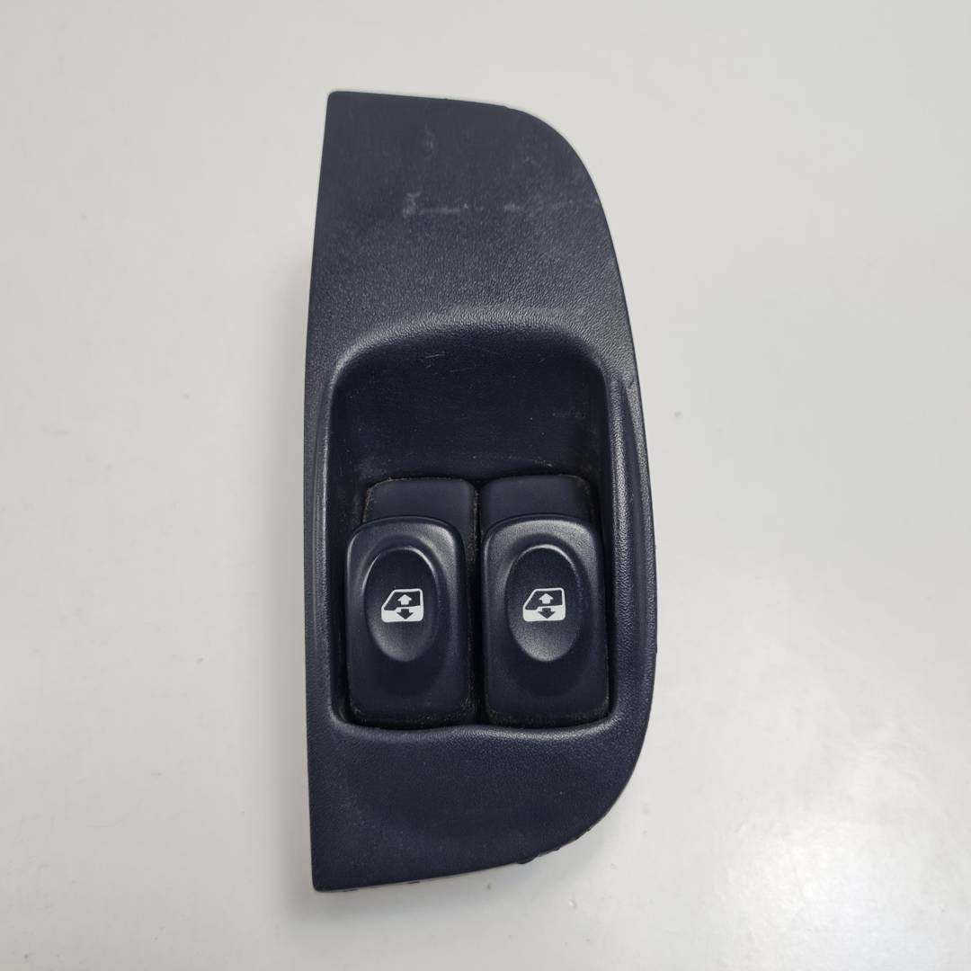 MANDO ELEVALUNAS DELANTERO IZQUIERDO - 8200181695 - RENAULT - MEGANE I FASE 2 GRANDTOUR (KA..)
