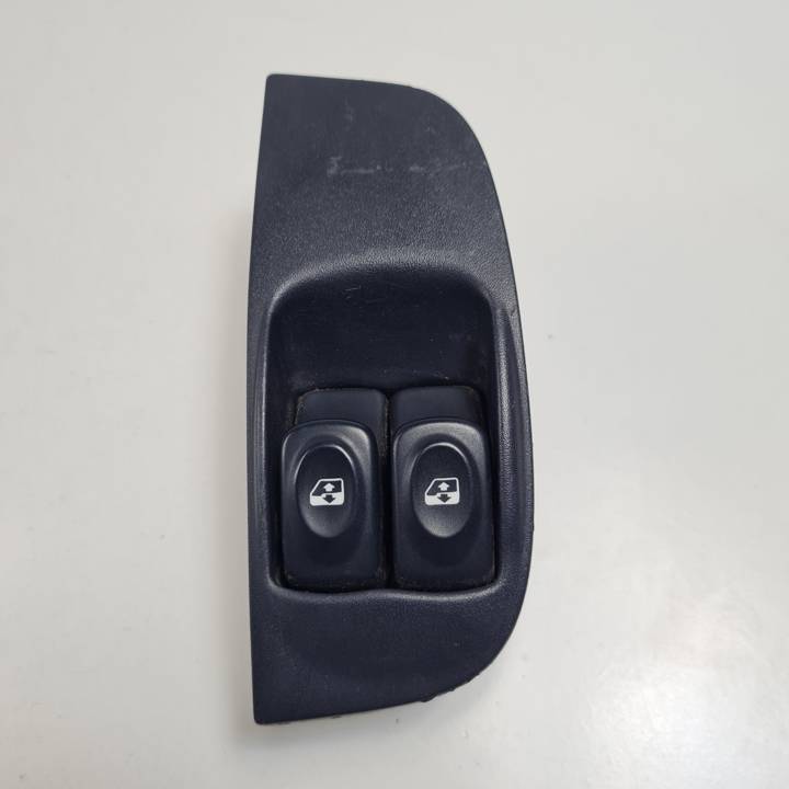 MANDO ELEVALUNAS DELANTERO IZQUIERDO 8200181695 RENAULT MEGANE I FASE 2 GRANDTOUR (KA..) Autodesguaces Alicant