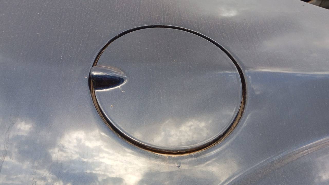 TAPA EXTERIOR COMBUSTIBLE
