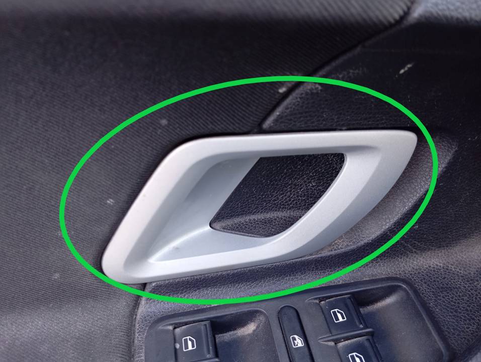 MANETA INTERIOR DELANTERA IZQUIERDA