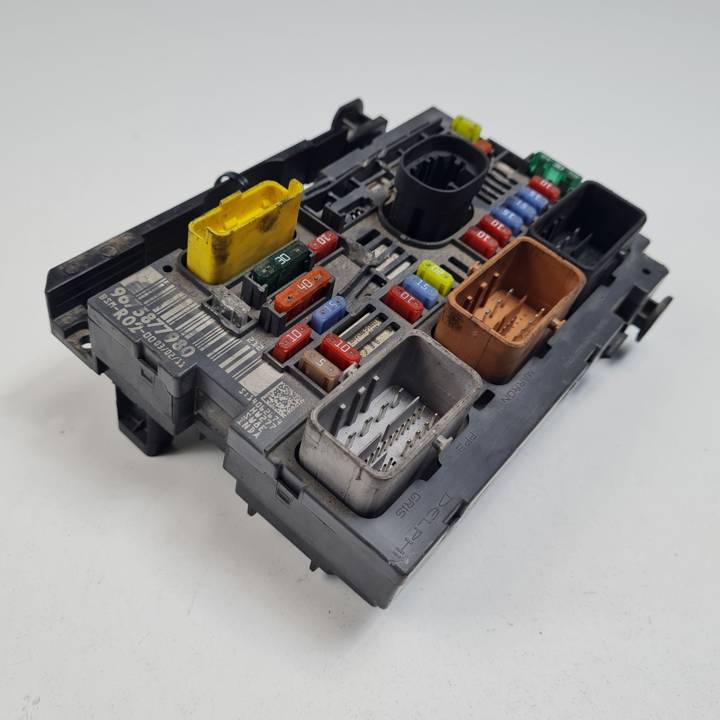 CAJA RELES / FUSIBLES 9675877980 CITROEN C4 PICASSO Autodesguaces Alicante