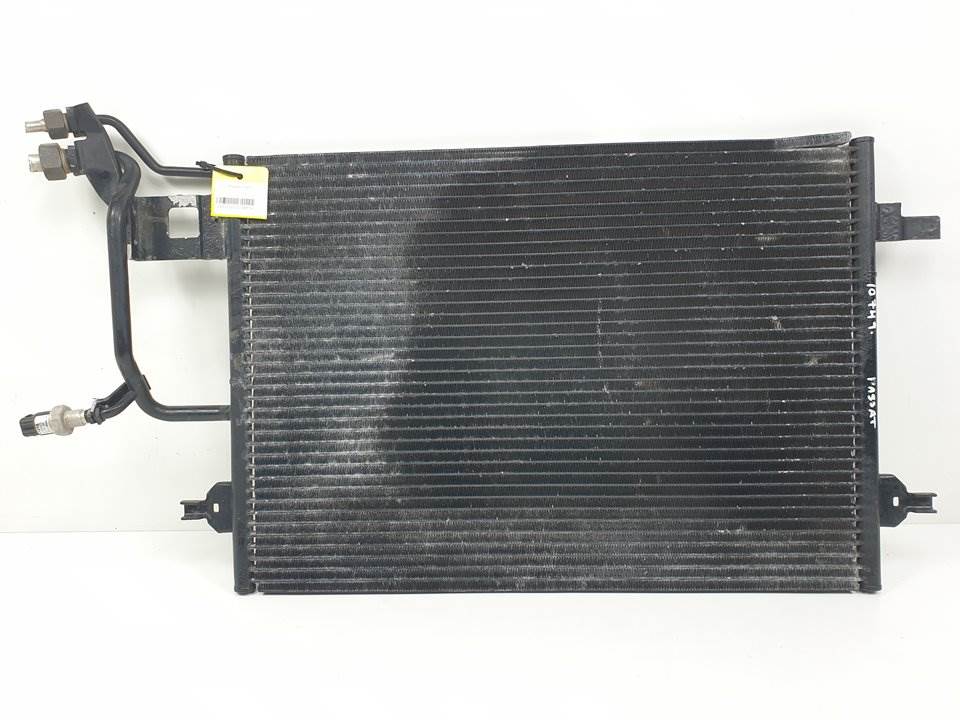 CONDENSADOR / RADIADOR AIRE ACONDICIONADO - 8D0260401E - VOLKSWAGEN - PASSAT BERLINA (3B2)